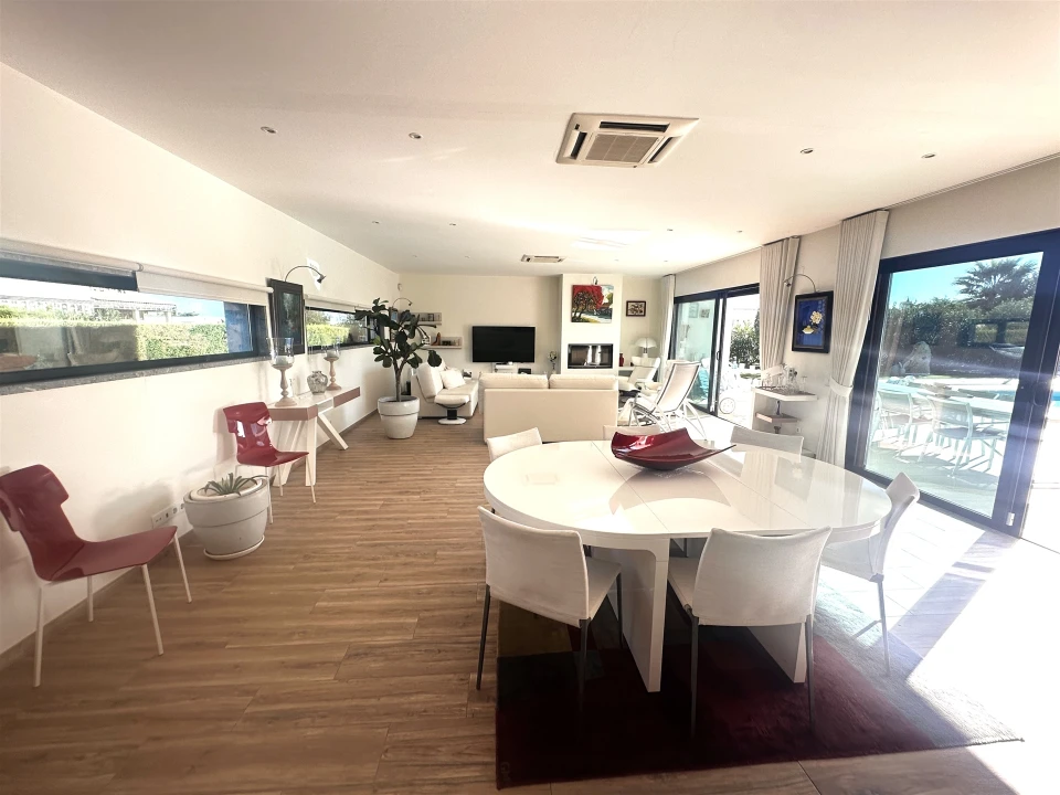 Moradia T4 para Venda em Quelfes Foto 16