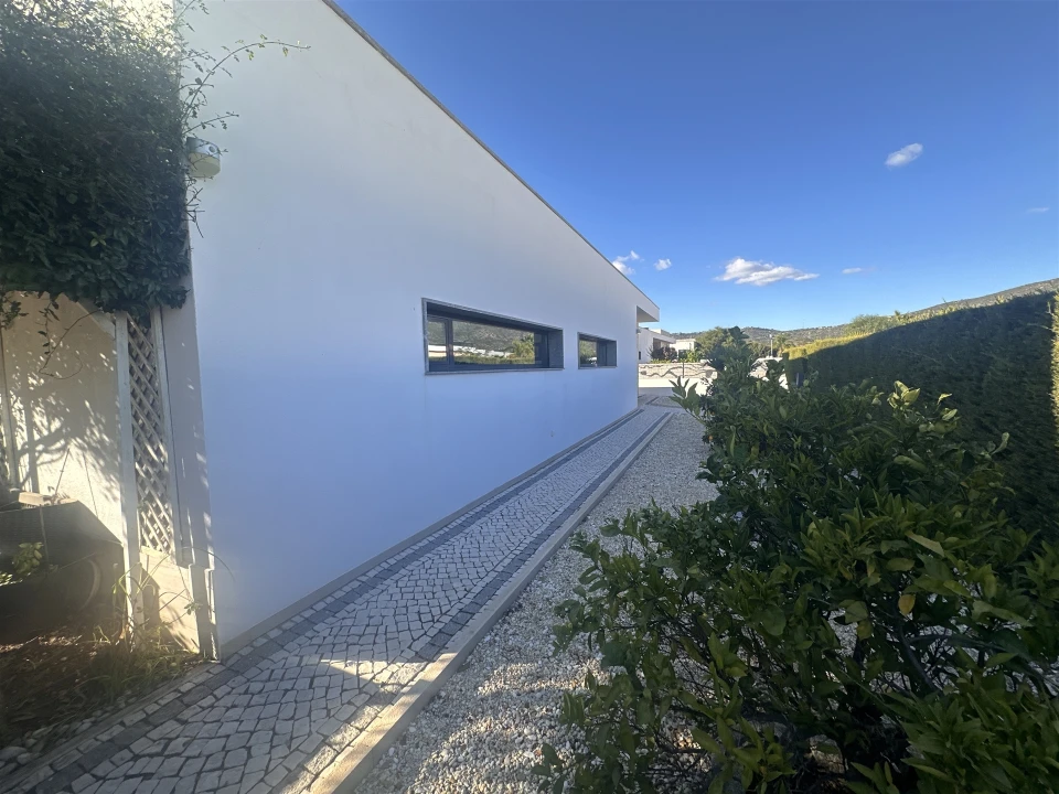 Moradia T4 para Venda em Quelfes Foto 61