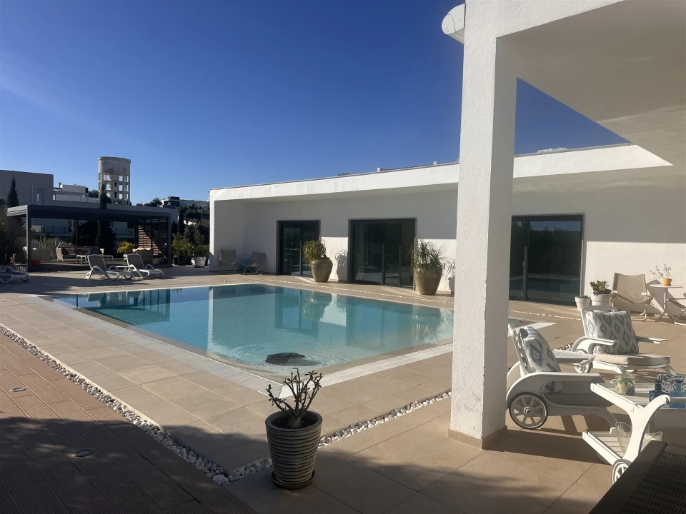 Moradia T4 para Venda em Quelfes Foto 59