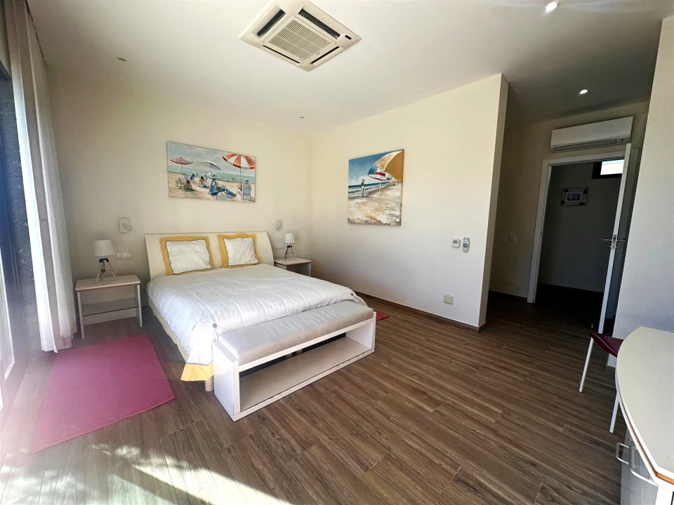 Moradia T4 para Venda em Quelfes Foto 37