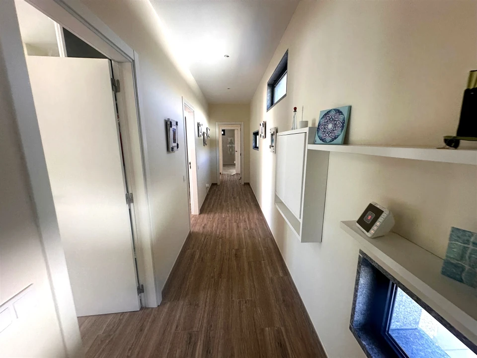 Moradia T4 para Venda em Quelfes Foto 25