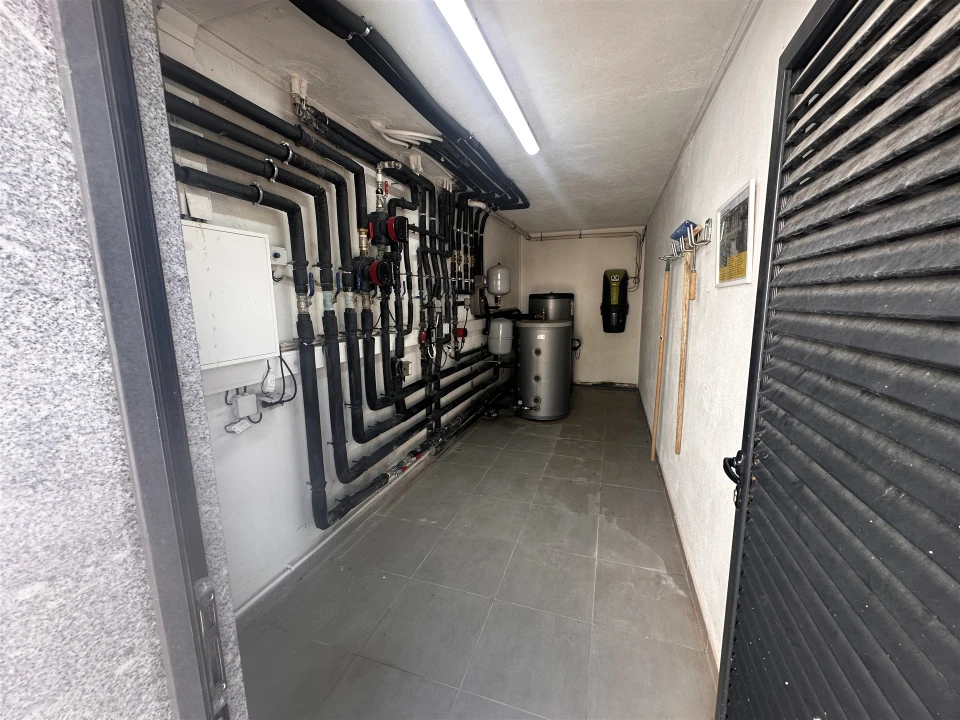 Moradia T4 para Venda em Quelfes Foto 67