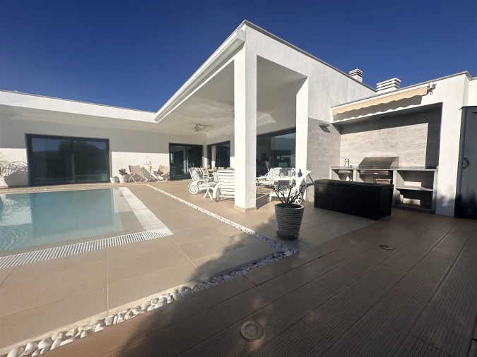 Moradia T4 para Venda em Quelfes Foto 57