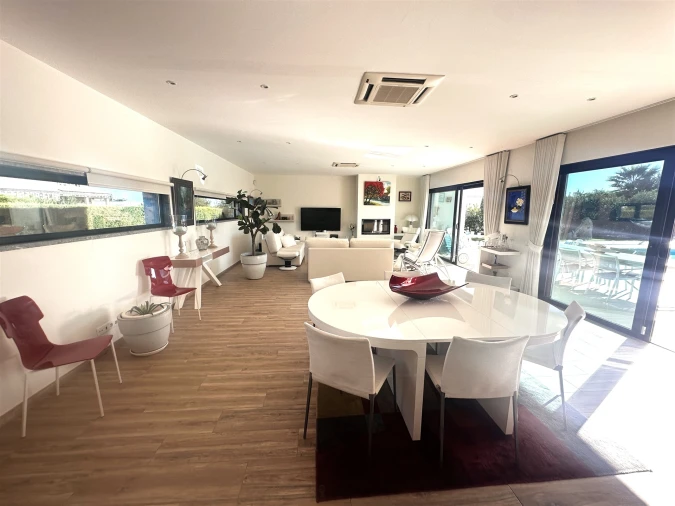 Moradia T4 para Venda em Quelfes Foto 16