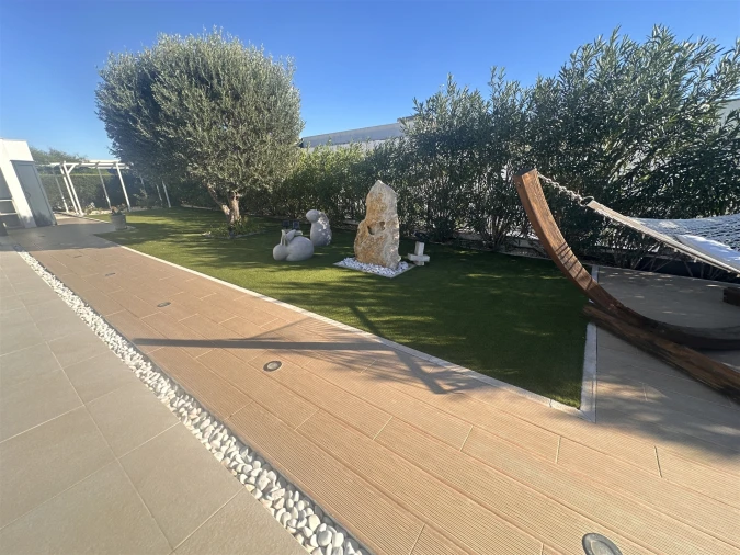 Moradia T4 para Venda em Quelfes Foto 56