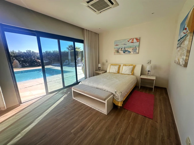 Moradia T4 para Venda em Quelfes Foto 36