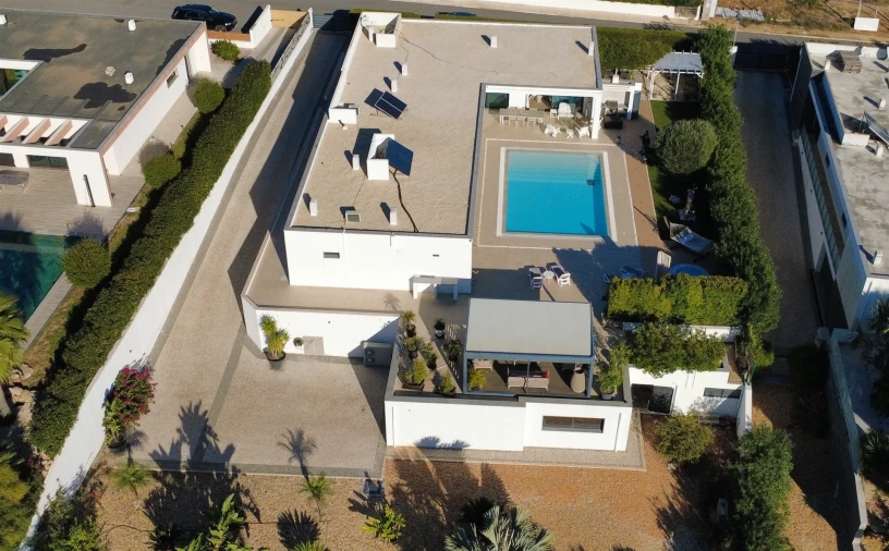 Moradia T4 para Venda em Quelfes Foto 5