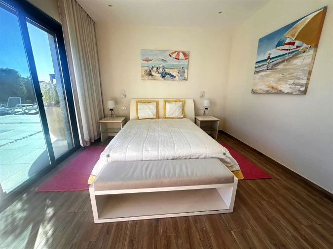 Moradia T4 para Venda em Quelfes Foto 35