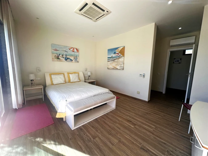 Moradia T4 para Venda em Quelfes Foto 37