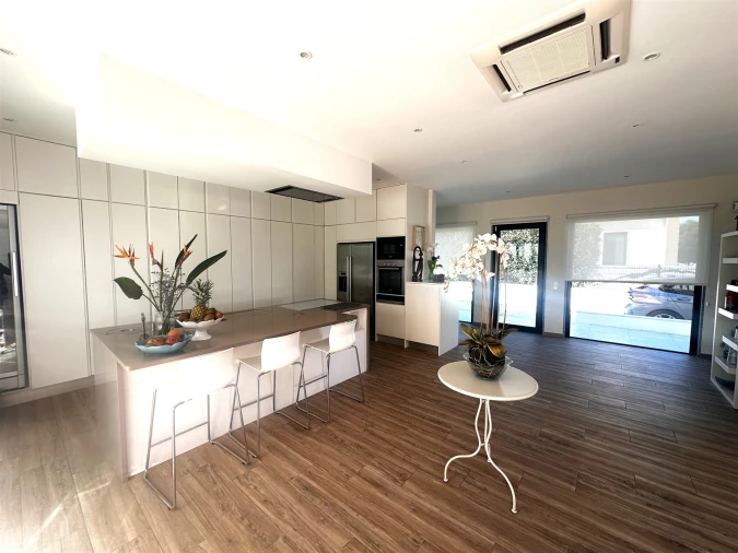 Moradia T4 para Venda em Quelfes Foto 10