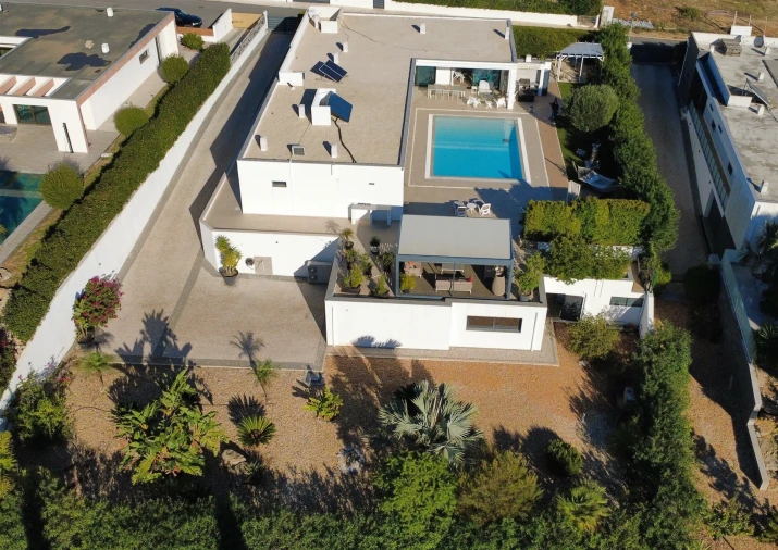 Moradia T4 para Venda em Quelfes Foto 6