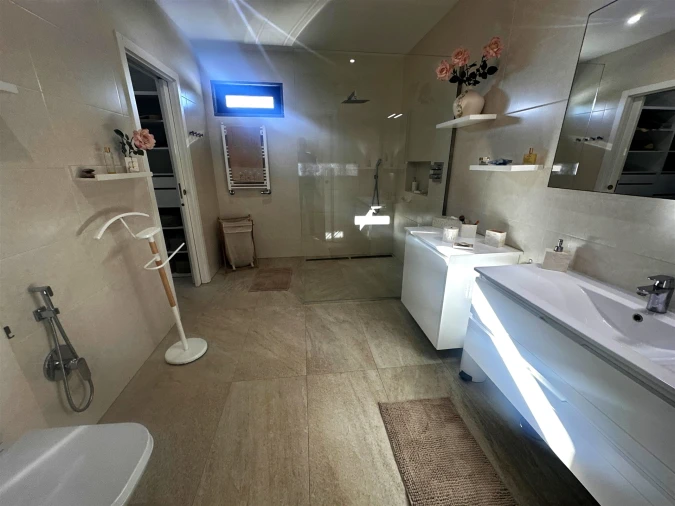 Moradia T4 para Venda em Quelfes Foto 46