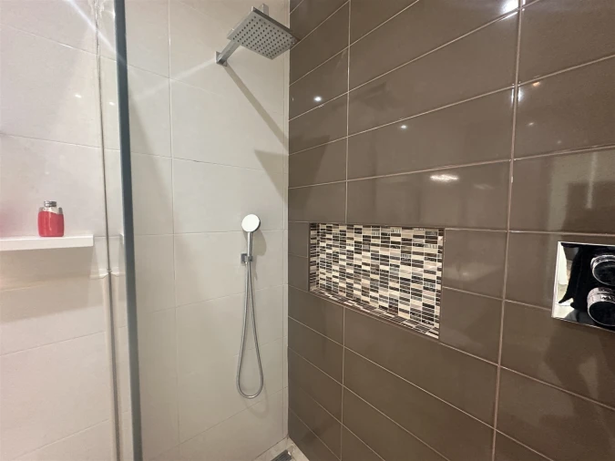 Moradia T4 para Venda em Quelfes Foto 31