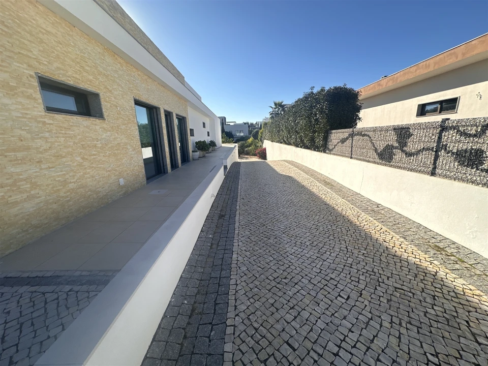 Moradia T4 para Venda em Quelfes Foto 63