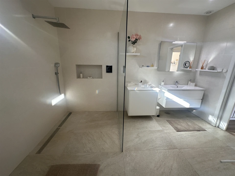 Moradia T4 para Venda em Quelfes Foto 47