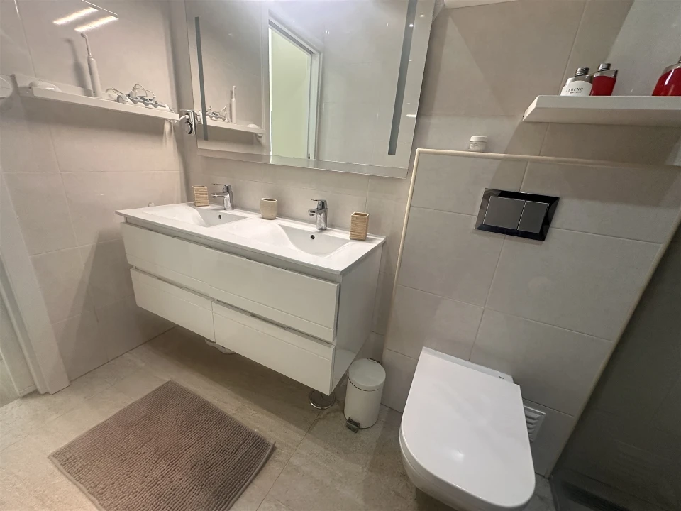 Moradia T4 para Venda em Quelfes Foto 32