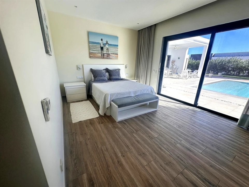 Moradia T4 para Venda em Quelfes Foto 28