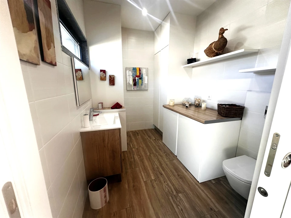 Moradia T4 para Venda em Quelfes Foto 23