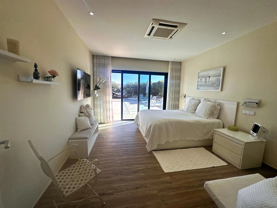 Moradia T4 para Venda em Quelfes Foto 44