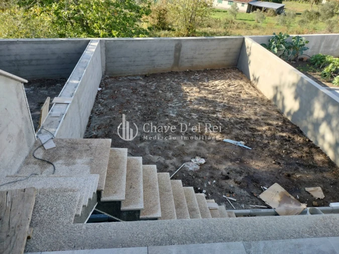 Moradia T3 para Venda em Campo Foto 37