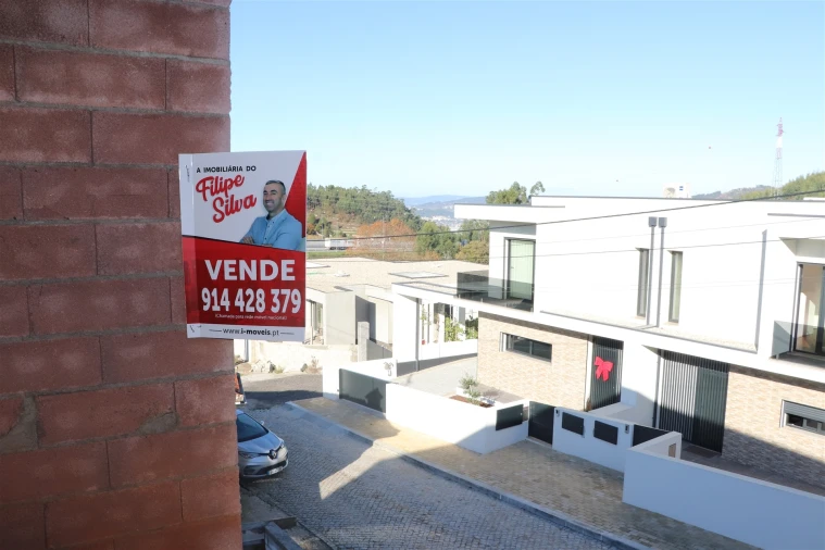 Moradia T2 para Venda em Revinhade Foto 10