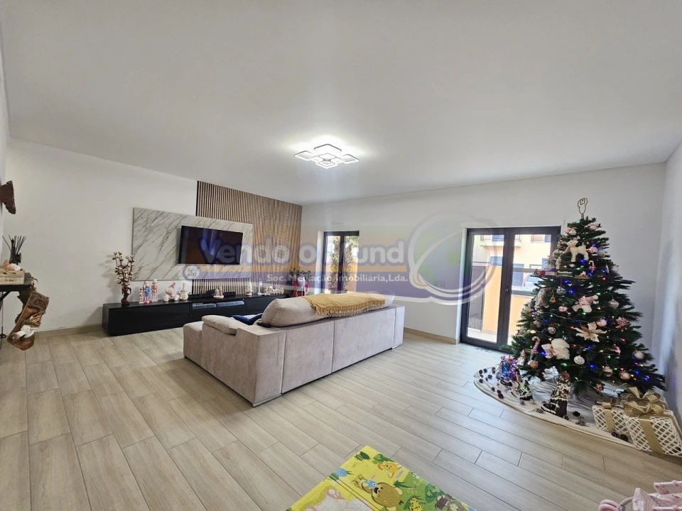 Moradia T3 para Venda em Samora Correia Foto 3