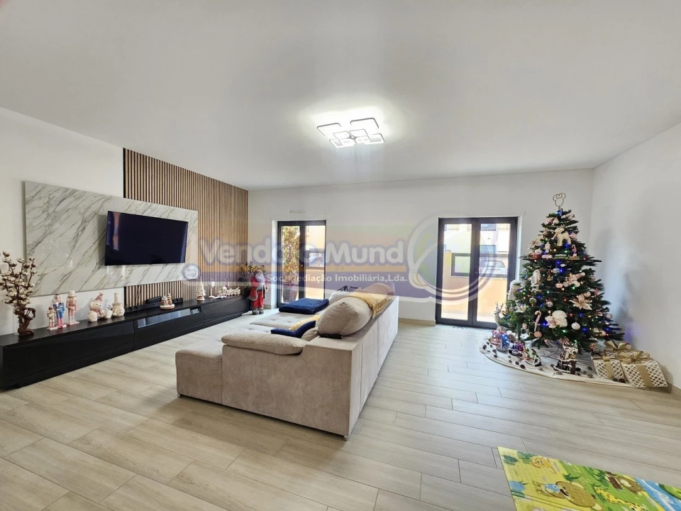 Moradia T3 para Venda em Samora Correia Foto 1