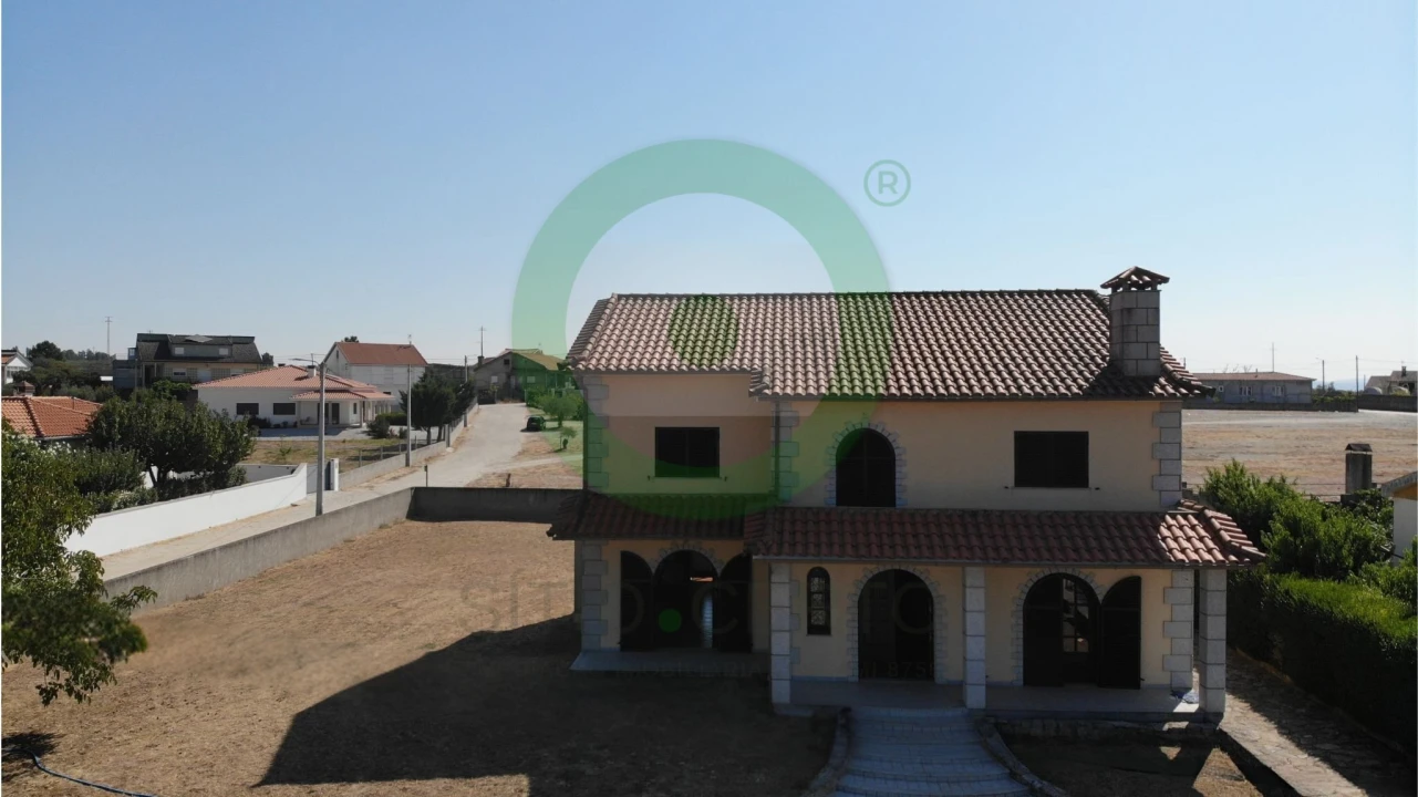 Moradia T4 para Venda em Bouça Foto 1