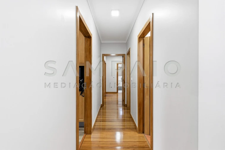 Apartamento T2 para Venda em Castêlo da Maia Foto 8