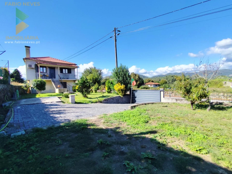 Moradia T4 para Venda em Ponte da Barca, V.N. Muía, Paço Vedro Magalhães Foto 1