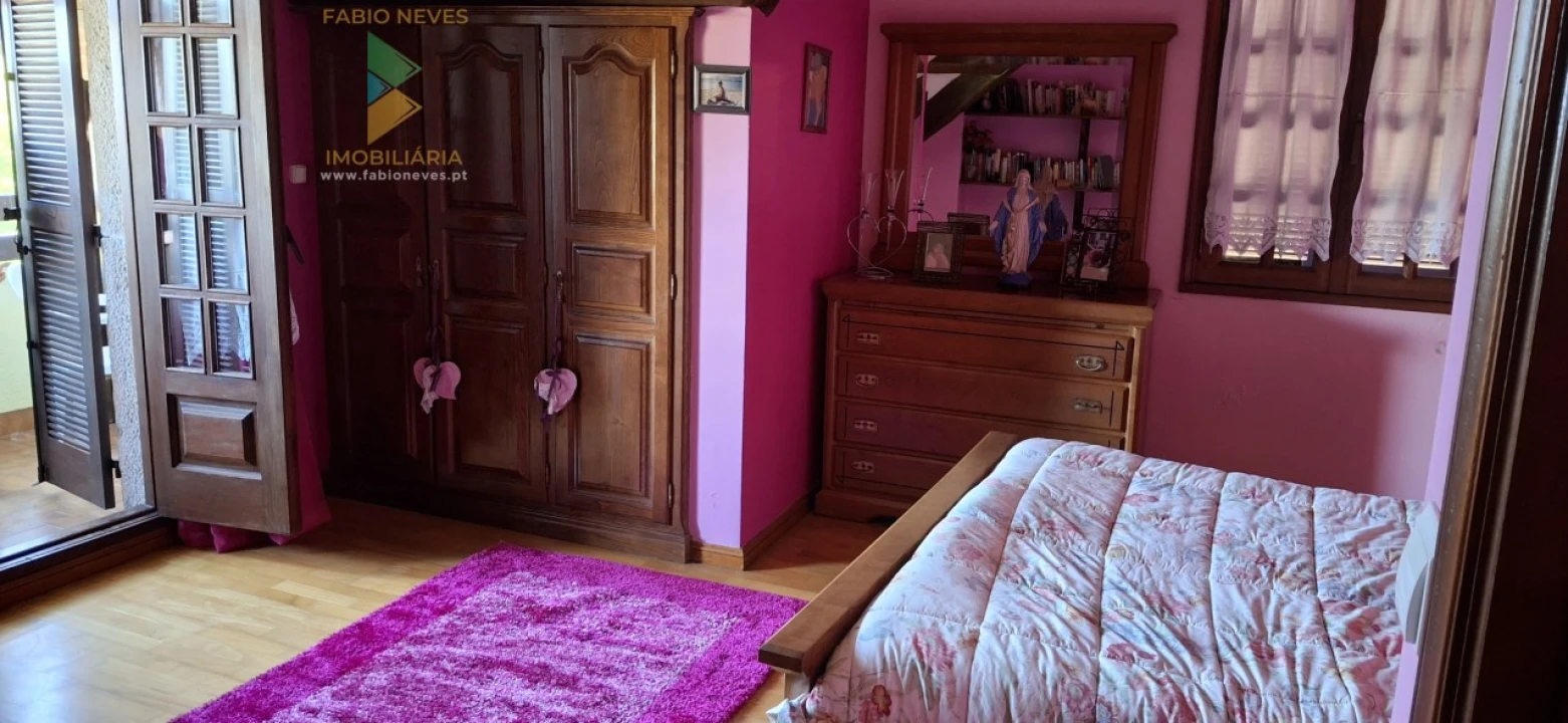 Moradia T4 para Venda em Miranda Foto 23