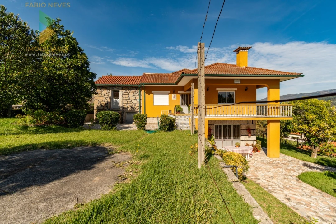 Moradia T4 para Venda em Sabadim Foto 1