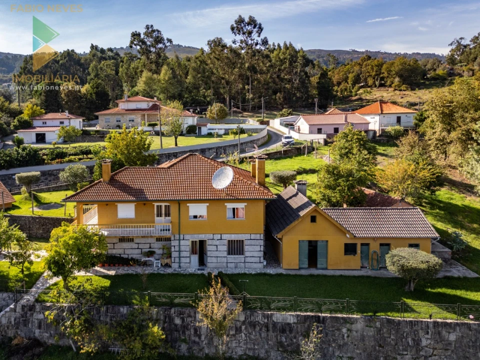 Moradia T4 para Venda em Sabadim Foto 3