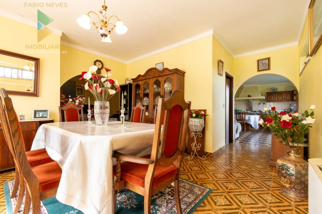 Moradia T4 para Venda em Sabadim Foto 5