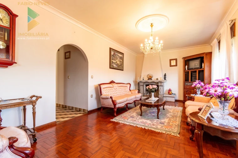 Moradia T4 para Venda em Sabadim Foto 12