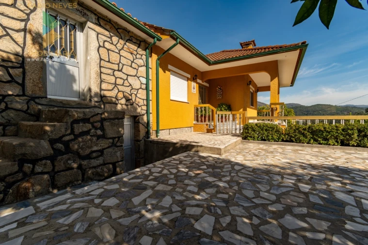 Moradia T4 para Venda em Sabadim Foto 18