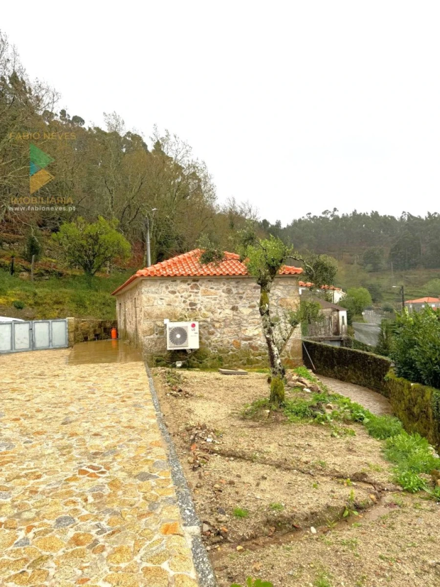 Moradia T3 para Venda em Azere Foto 37