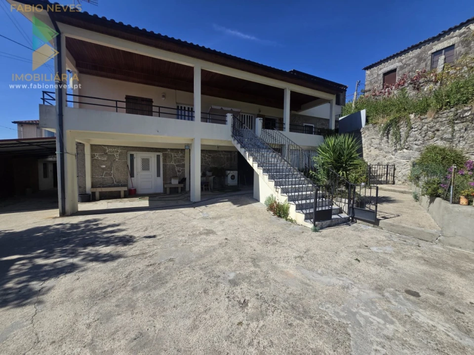 Moradia T3 para Venda em Guilhadeses e Santar Foto 1