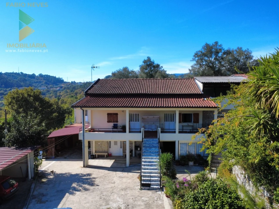 Moradia T3 para Venda em Guilhadeses e Santar Foto 2