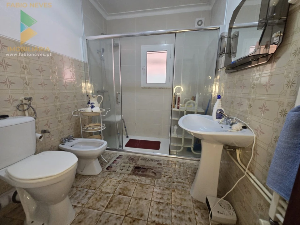 Moradia T3 para Venda em Guilhadeses e Santar Foto 9