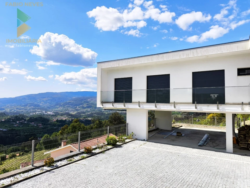 Moradia T3 para Venda em Bravães Foto 3