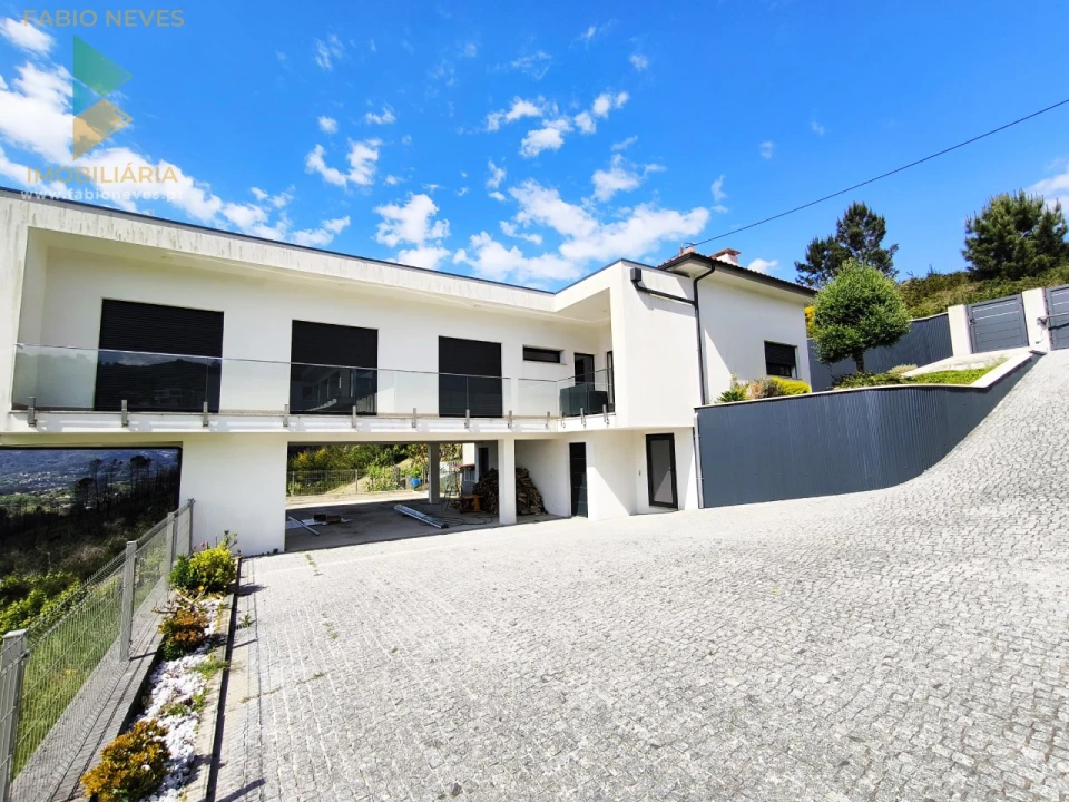 Moradia T3 para Venda em Bravães Foto 1