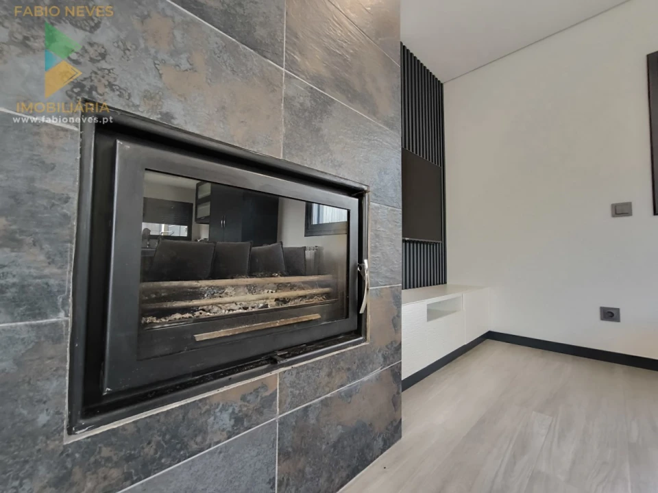 Moradia T3 para Venda em Bravães Foto 8