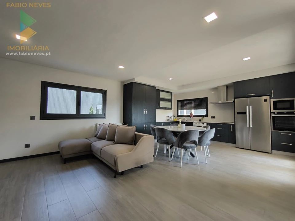 Moradia T3 para Venda em Bravães Foto 11