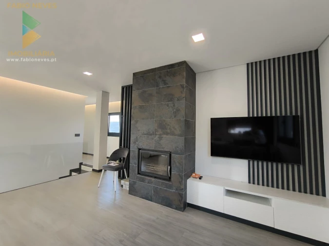 Moradia T3 para Venda em Bravães Foto 7