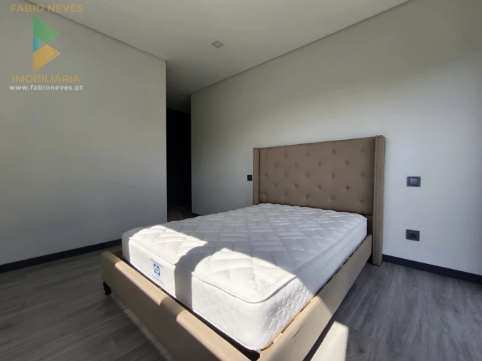 Moradia T3 para Venda em Bravães Foto 13