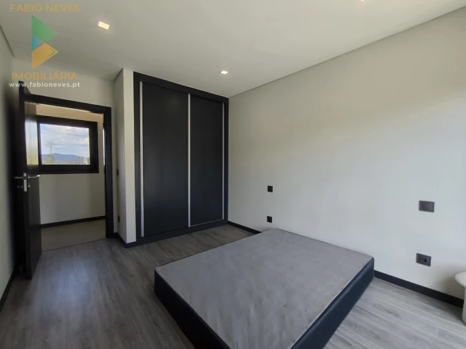 Moradia T3 para Venda em Bravães Foto 18