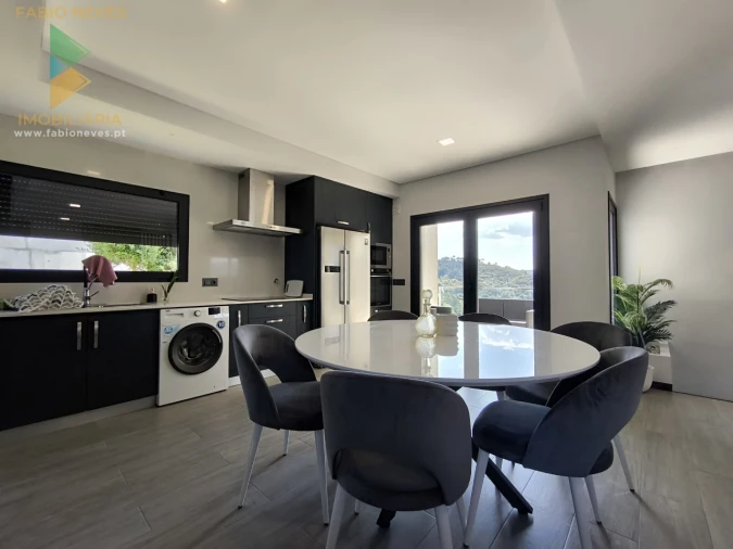 Moradia T3 para Venda em Bravães Foto 10