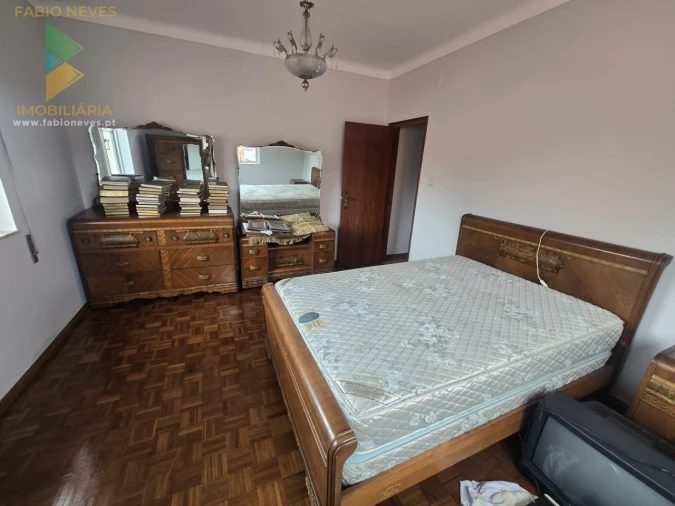 Moradia T5 para Venda em Guilhadeses e Santar Foto 17