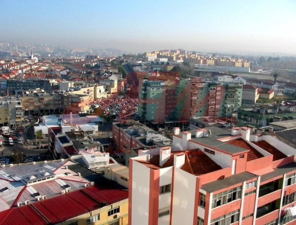 Apartamento T2 para Venda em Pontinha e Famões Foto 10